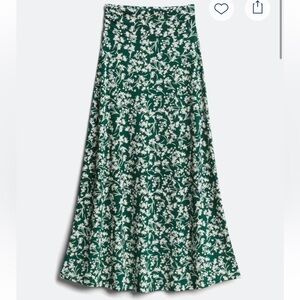 Kaileigh Green and White Floral Knit Maci Skirt Small